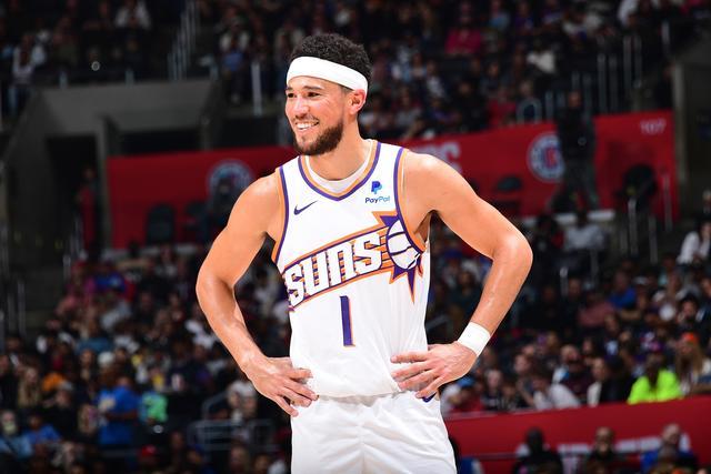 开拓者胜勇士，利拉德等明星球员亮相海报